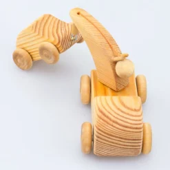 Debresk - kleiner Holz Abschlepper mit Auto