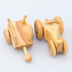 Debresk - kleiner Holz Traktor mit Anhänger