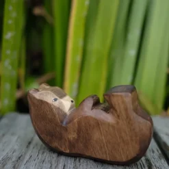 Holzwald Holzfigur Bär klein liegend