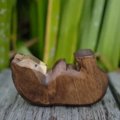 Holzwald Holzfigur Bär klein liegend