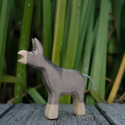 Holzwald Holzfigur Esel klein Kopf hoch