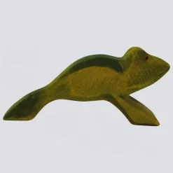 Holzwald Holzfigur Frosch springend