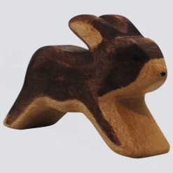 Holzwald Holzfigur Hase laufend