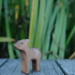 Holzwald Holzfigur Hirschkalb