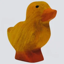 Holzwald Holzfigur Küken hell