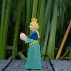 Holzwald Holzfigur Prinzessin für Froschkönig