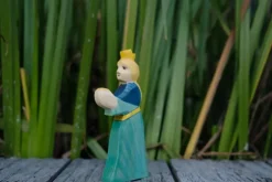 Holzwald Holzfigur Prinzessin für Froschkönig