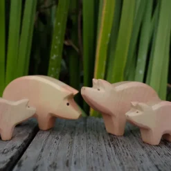 Holzwald Holzfigur Schwein Rüssel unten