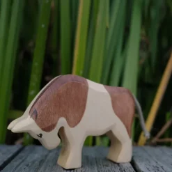 Holzwald Holzfigur Stier braun