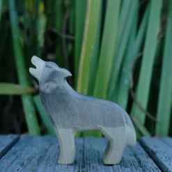Holzwald Holzfigur Wolf heulend