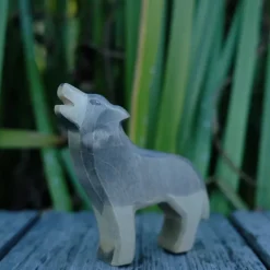 Holzwald Holzfigur Wolf heulend
