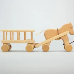 Nachziehpferd mit Leiterwagen