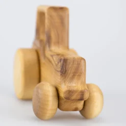 Traktor aus Holz